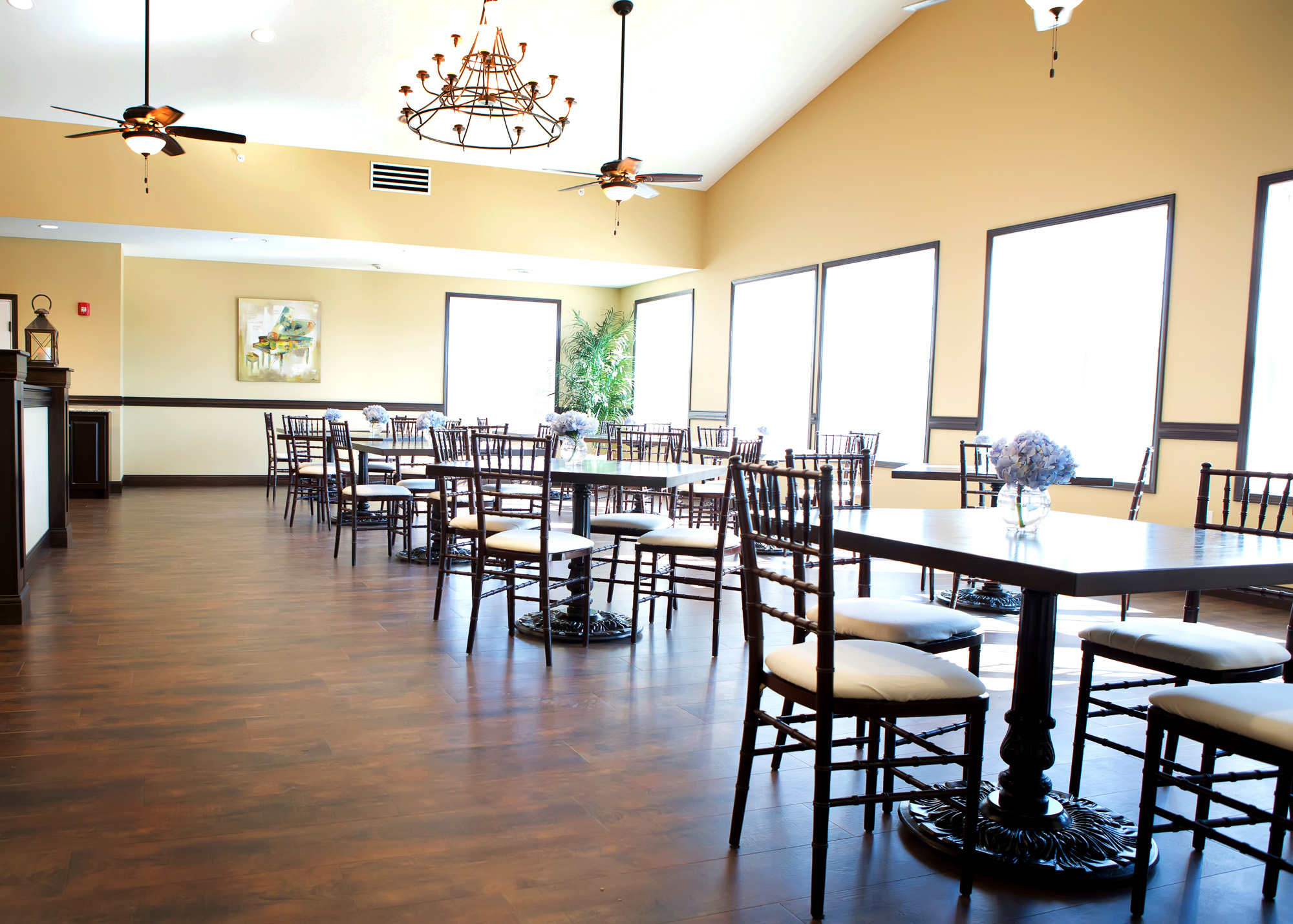 Assisted Living restaurant-style dining